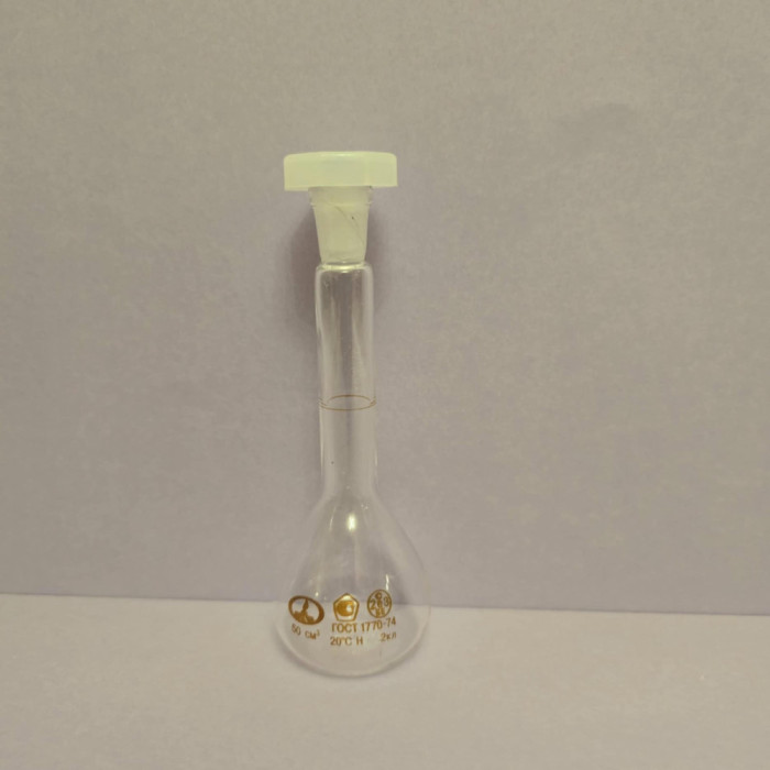 საზომი კოლბა   პლასტმასის თავსახურით 50 მლ