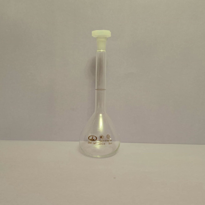 საზომი კოლბა პლასტმასის თავსახურით 250 მლ